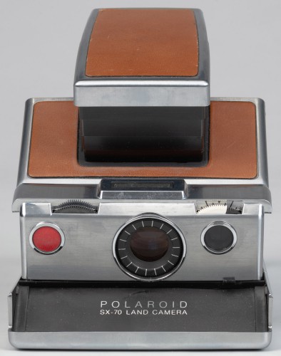 Aparat fotograficzny lustrzany o konstrukcji składanej do fotografii natychmiastowej